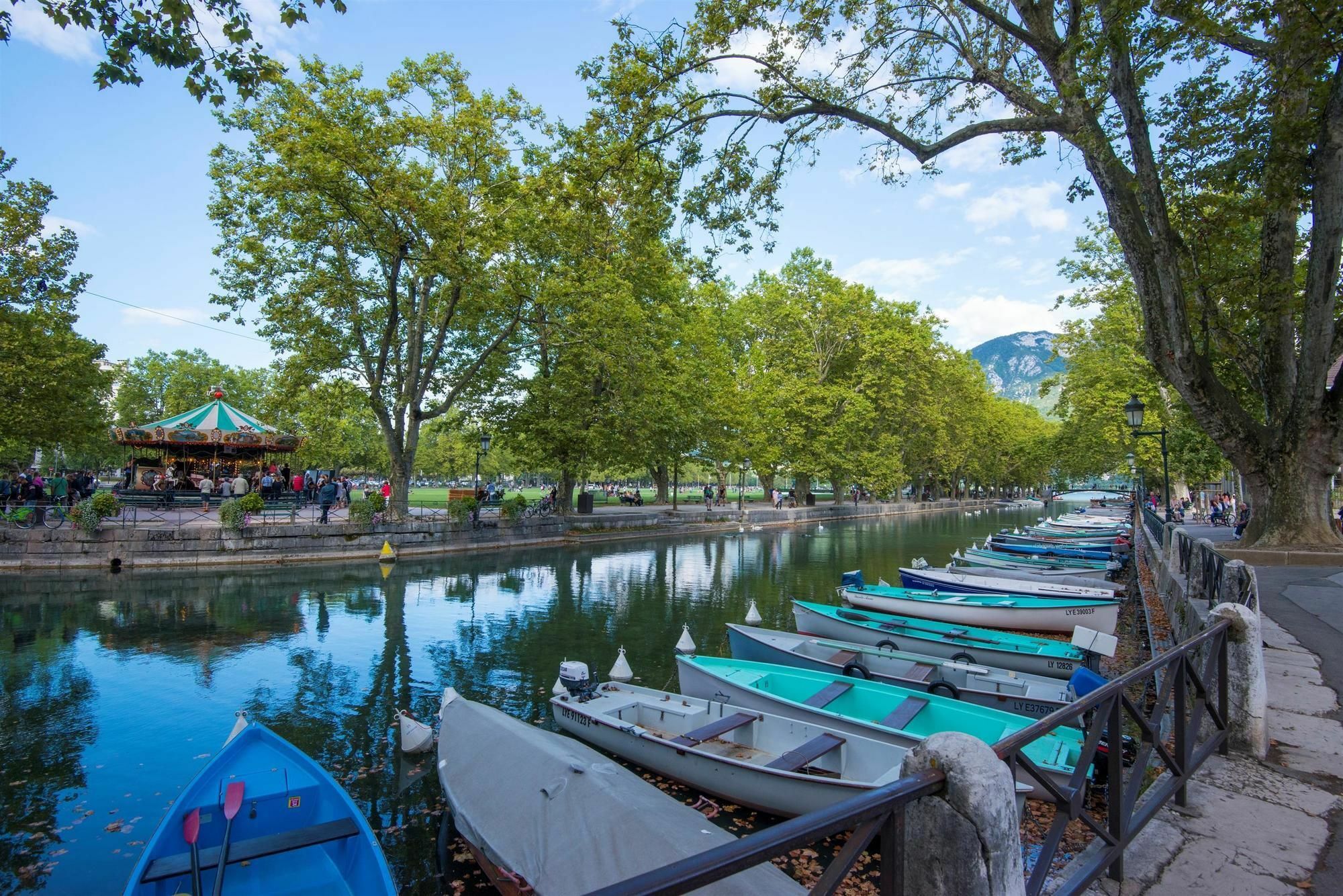 Campanile Annecy - Cran Gevrier Hotel Exterior photo