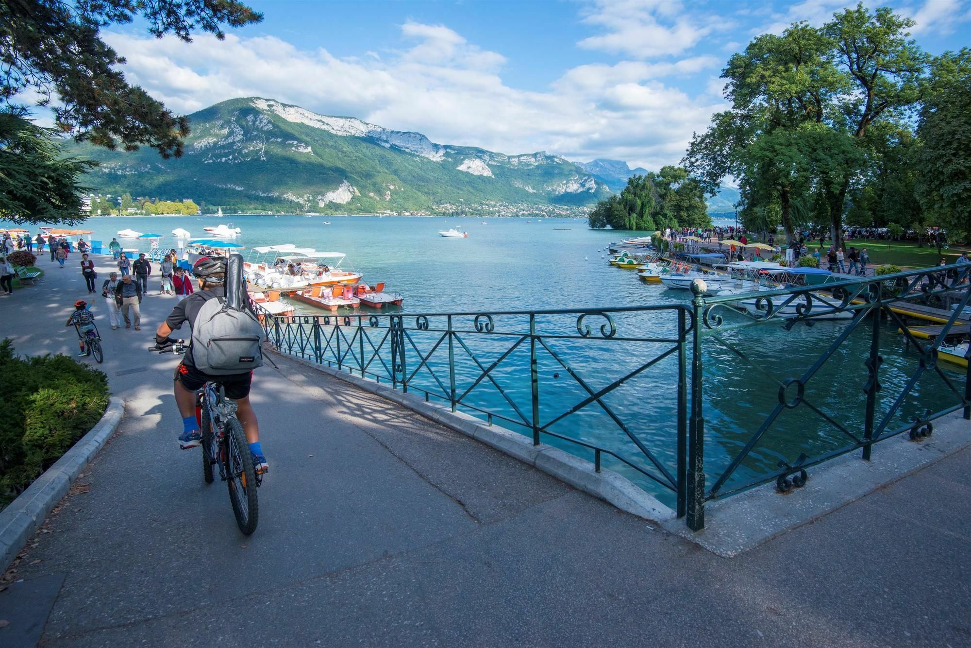 Campanile Annecy - Cran Gevrier Hotel Exterior photo