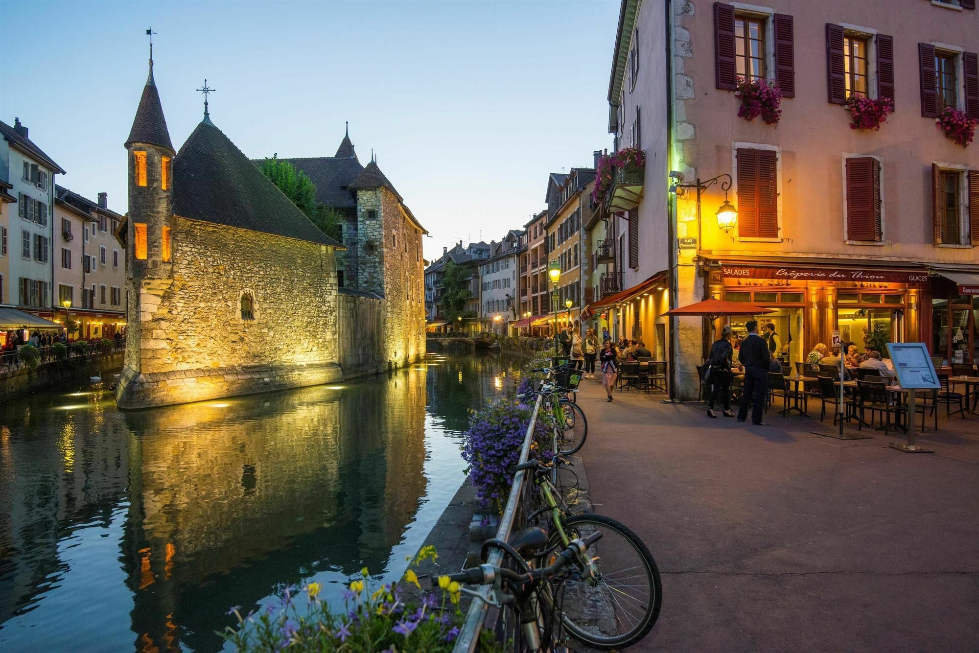 Campanile Annecy - Cran Gevrier Hotel Exterior photo
