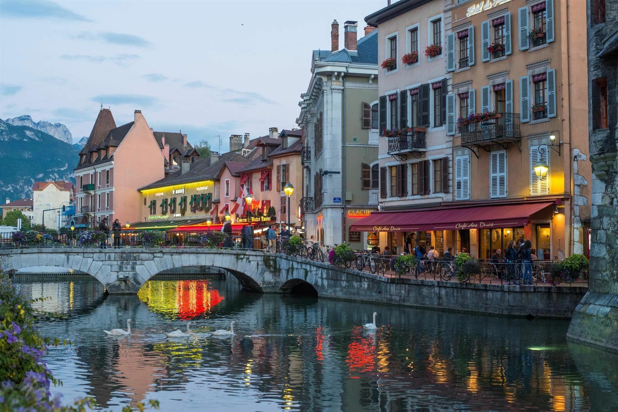 Campanile Annecy - Cran Gevrier Hotel Exterior photo