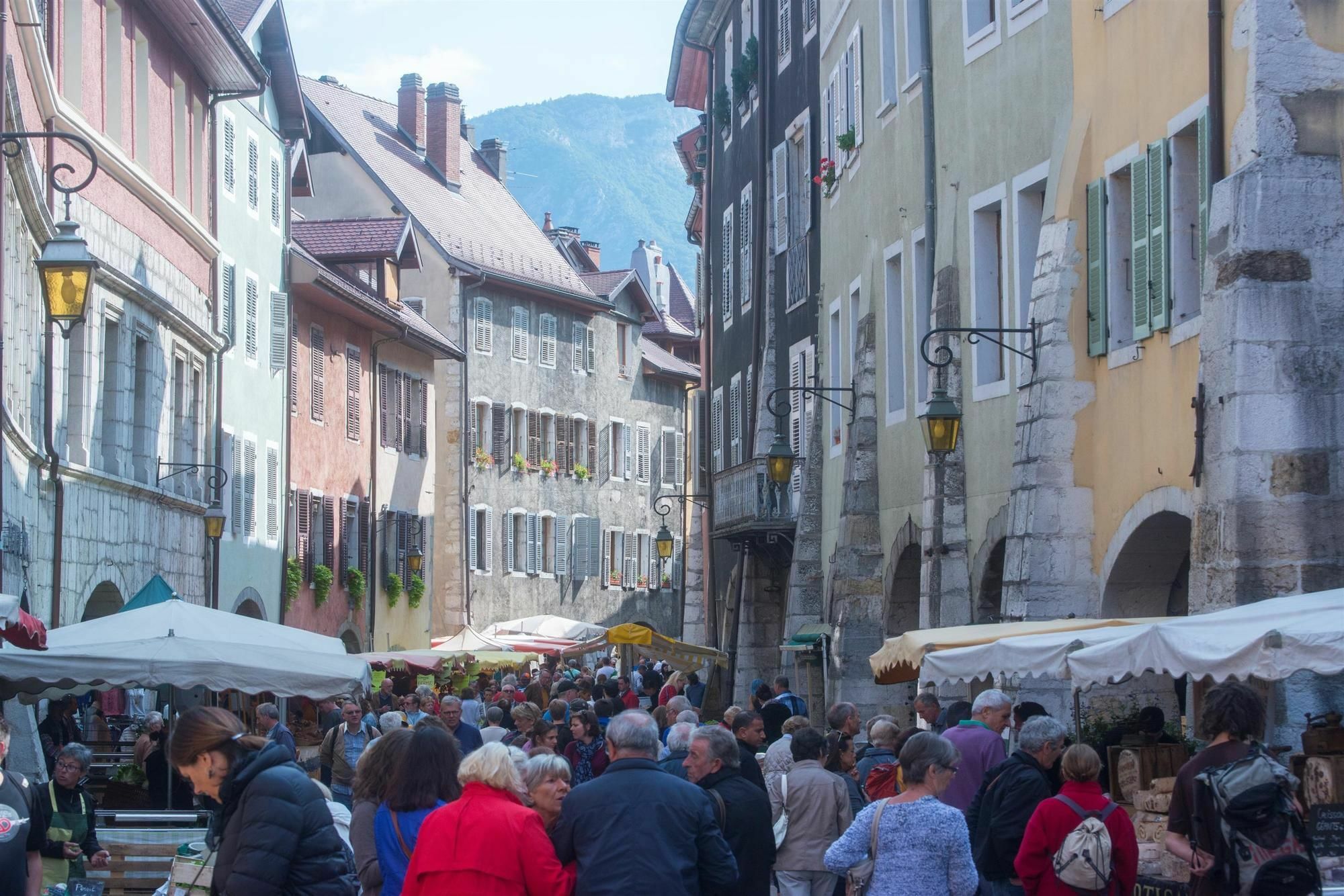 Campanile Annecy - Cran Gevrier Hotel Exterior photo